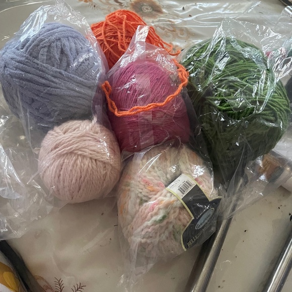 🧶 yarn - Picture 1 of 2